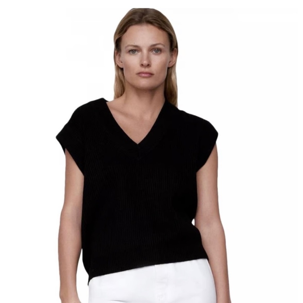 ZARA Women's Black V-Neck Knit Vest Size M